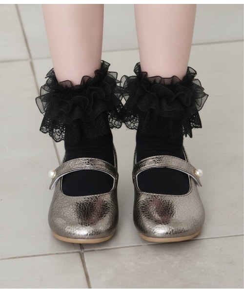 Rora(ローラ)の「ブリーズ ショートソックス (2color) フリル レース フォーマル 靴下 白 黒(ソックス/靴下・キッズ・ホワイト/ブラック・14.0cm/16.0cm/18.0cm/20.0cm)」の1枚目の写真