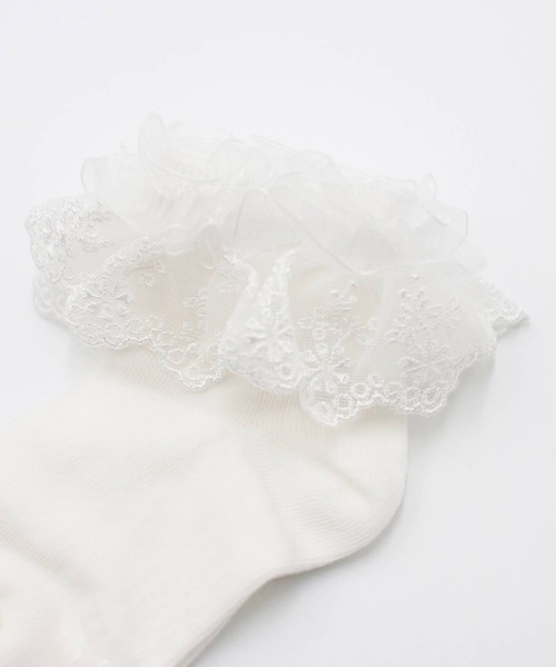 Rora(ローラ)の「ブリーズ ショートソックス (2color) フリル レース フォーマル 靴下 白 黒(ソックス/靴下・キッズ・ホワイト/ブラック・14.0cm/16.0cm/18.0cm/20.0cm)」の3枚目の写真