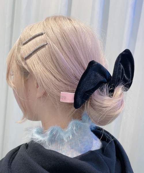 lilLilly(リルリリー)の「ベロアデフトバン(その他ヘアアクセサリー・レディース・ブラック/ホワイト・FREE)」の1枚目の写真