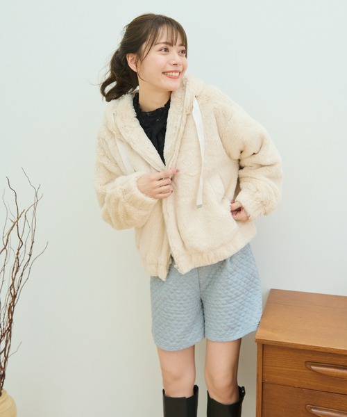 paravion（パラビオン）の「フェイクファーパーカー（パーカー・レディース・アイボリー/ブラック・FREE）」の7枚目の写真