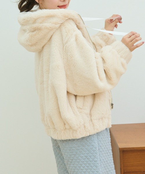 paravion（パラビオン）の「フェイクファーパーカー（パーカー・レディース・アイボリー/ブラック・FREE）」の12枚目の写真