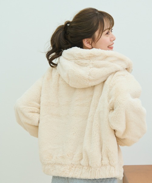 paravion（パラビオン）の「フェイクファーパーカー（パーカー・レディース・アイボリー/ブラック・FREE）」の3枚目の写真