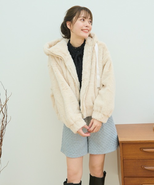paravion（パラビオン）の「フェイクファーパーカー（パーカー・レディース・アイボリー/ブラック・FREE）」の14枚目の写真