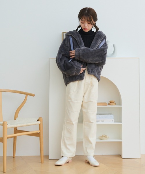 paravion（パラビオン）の「フェイクファーパーカー（パーカー・レディース・アイボリー/ブラック・FREE）」の13枚目の写真