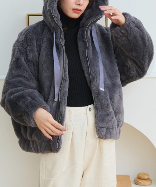 paravion（パラビオン）の「フェイクファーパーカー（パーカー・レディース・アイボリー/ブラック・FREE）」の4枚目の写真