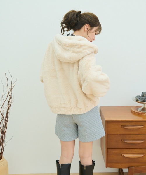 paravion（パラビオン）の「フェイクファーパーカー（パーカー・レディース・アイボリー/ブラック・FREE）」の16枚目の写真