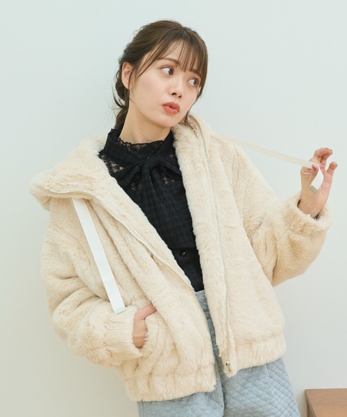 paravion（パラビオン）の「フェイクファーパーカー（パーカー・レディース・アイボリー/ブラック・FREE）」の5枚目の写真