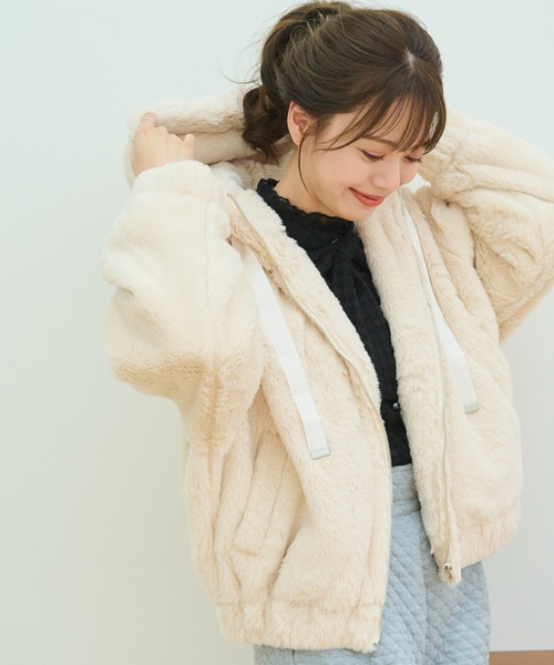 paravion（パラビオン）の「フェイクファーパーカー（パーカー・レディース・アイボリー/ブラック・FREE）」の9枚目の写真