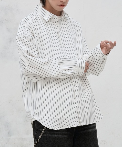 welise（ウェライズ）の「【welise/ウェライズ】【ヘビーウェイト】リッチドレープスムース 無地/ストライプ ベーシックオーバーサイズシャツ（シャツ/ブラウス・メンズ・グリーン系その他/チャコールグレー/ホワイト/グレイッシュベージュ/ワイン/ブルーグレー/ライトグレー/ダークネイビー/ダークグレー/ブラック系その他/ダークパープル/ダークブルー/サックスブルー/ブラウン/ブラック系その他2/アッシュブラウン/ホワイト系その他/ブラック/ブルーグリーン・L/M/S）」の2枚目の写真