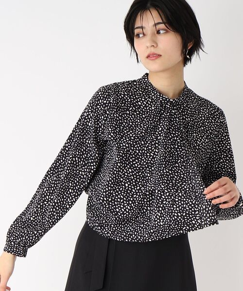 index（インデックス）の「◆アシメボウタイブラウス【洗濯機洗い可】（シャツ/ブラウス・レディース・ライトベージュ/ライトブルー/ホワイト系その他3/ブラック系・36/42/40/38）」の3枚目の写真