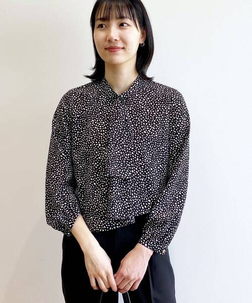 index（インデックス）の「◆アシメボウタイブラウス【洗濯機洗い可】（シャツ/ブラウス・レディース・ライトベージュ/ライトブルー/ホワイト系その他3/ブラック系・36/42/40/38）」の6枚目の写真