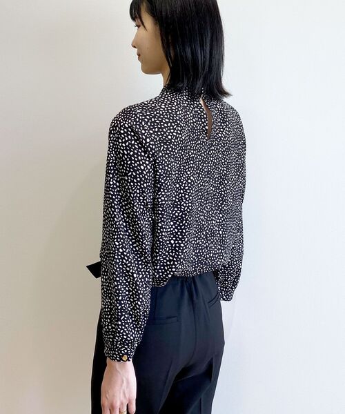 index（インデックス）の「◆アシメボウタイブラウス【洗濯機洗い可】（シャツ/ブラウス・レディース・ライトベージュ/ライトブルー/ホワイト系その他3/ブラック系・36/42/40/38）」の8枚目の写真