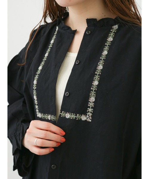 ehka sopo（エヘカソポ）の「【Maison SAJOU】刺繍ブラウス（シャツ/ブラウス・レディース・ブラック/オフホワイト/キナリ・ﾌﾘ-）」の4枚目の写真