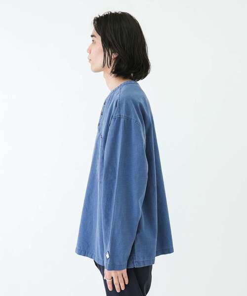 URBAN RESEARCH Sonny Label(アーバンリサーチサニーレーベル)の「『別注』BAEXFATE×Sonny Label ムラ染リップストップヘンリープルオーバー(Tシャツ/カットソー・メンズ・ブラック/ブルー/アイボリー・MEDIUM/LARGE)」の18枚目の写真