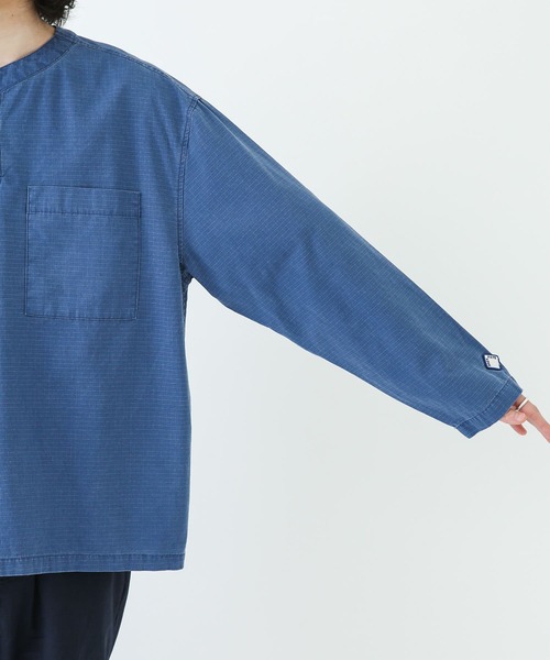 URBAN RESEARCH Sonny Label(アーバンリサーチサニーレーベル)の「『別注』BAEXFATE×Sonny Label ムラ染リップストップヘンリープルオーバー(Tシャツ/カットソー・メンズ・ブラック/ブルー/アイボリー・MEDIUM/LARGE)」の4枚目の写真