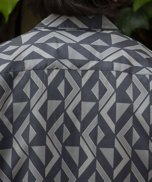 GLOSTER(グロスター)の「《WEB限定》【GLOSTER/グロスター】トロミ ルーズオープンカラーシャツ アソート(柄/無地)(シャツ/ブラウス・メンズ・アイボリー/ブラック/ブラック系その他/グレー系その他/ベージュ系その他・M/L)」の10枚目の写真