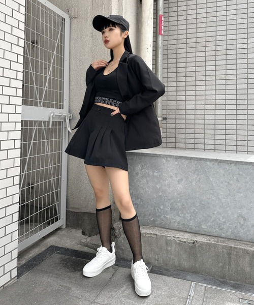 LVEU.（ラブユ.）の「Over jacket & pleated shorts set up / オーバージャケット&プリーツショートパンツセットアップ（セットアップ・レディース・ブラック・FREE）」の3枚目の写真