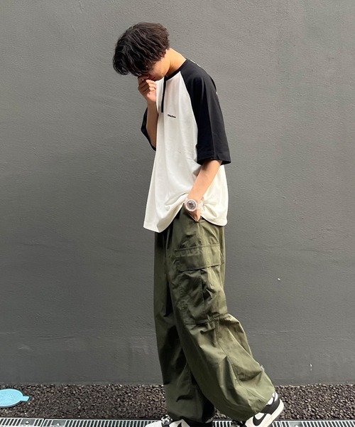 MONO-MART(モノマート)の「ワンポイント刺繍ヘンリーネックラグランルーズ半袖Tシャツ(Tシャツ/カットソー・レディース・ブラック系/グリーン系/ネイビー系/レッド系/ブラック系1/ブラック系2/グレー系/ブラウン系・M/L)」の14枚目の写真