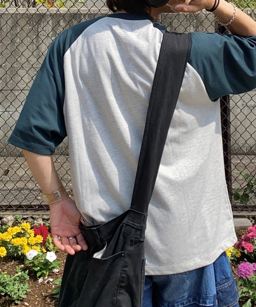 MONO-MART(モノマート)の「ワンポイント刺繍ヘンリーネックラグランルーズ半袖Tシャツ(Tシャツ/カットソー・レディース・ブラック系/グリーン系/ネイビー系/レッド系/ブラック系1/ブラック系2/グレー系/ブラウン系・M/L)」の21枚目の写真