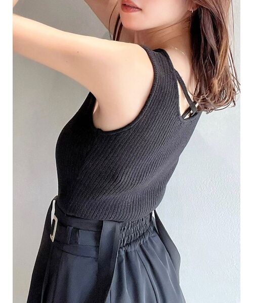 RESEXXY（リゼクシー）の「バッククロスニットタンクトップス（タンクトップ・レディース・アイボリー/ブラック/グリーン・FREE）」の3枚目の写真