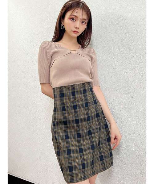 RESEXXY（リゼクシー）の「バストポイントニットトップス（ニット/セーター・レディース・ブラック/オレンジ/ベージュ・FREE）」の4枚目の写真