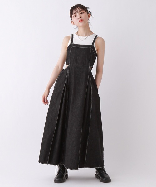 repipi armario（レピピ アルマリオ）の「デニムジャンスカ（ジャンパースカート・キッズ・インディゴブルー/ブラック・SMALL/MEDIUM/LARGE）」の2枚目の写真