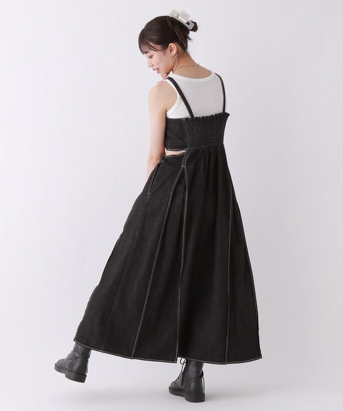 repipi armario（レピピ アルマリオ）の「デニムジャンスカ（ジャンパースカート・キッズ・インディゴブルー/ブラック・SMALL/MEDIUM/LARGE）」の13枚目の写真