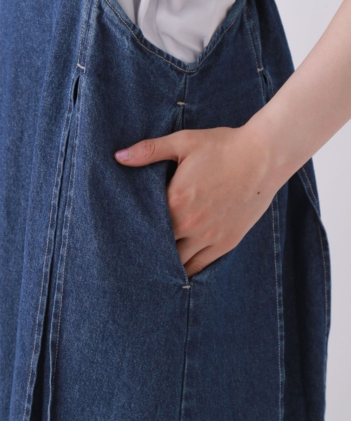 repipi armario（レピピ アルマリオ）の「デニムジャンスカ（ジャンパースカート・キッズ・インディゴブルー/ブラック・SMALL/MEDIUM/LARGE）」の18枚目の写真