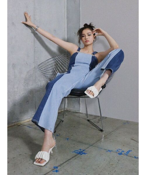 EVRIS（エヴリス）の「【10周年記念】ワークデザインデニムサロペット（サロペット/オーバーオール・レディース・ブルー・FREE）」の4枚目の写真