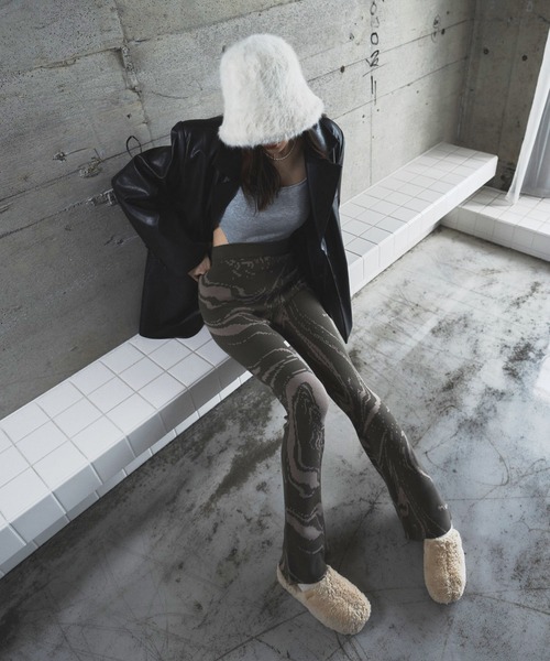 BLONDEY（ブロンディ）の「ジャガードニットフレアパンツ