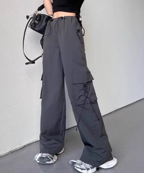 Vipoa（ヴィポア）の「レースアップビッグポケットワイドカーゴパンツ
