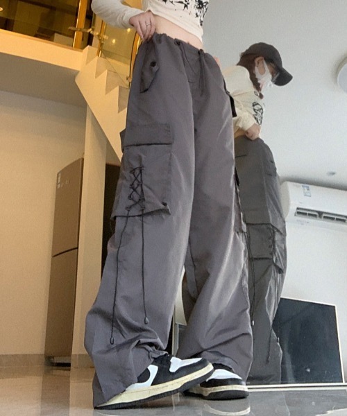 Vipoa（ヴィポア）の「レースアップビッグポケットワイドカーゴパンツ