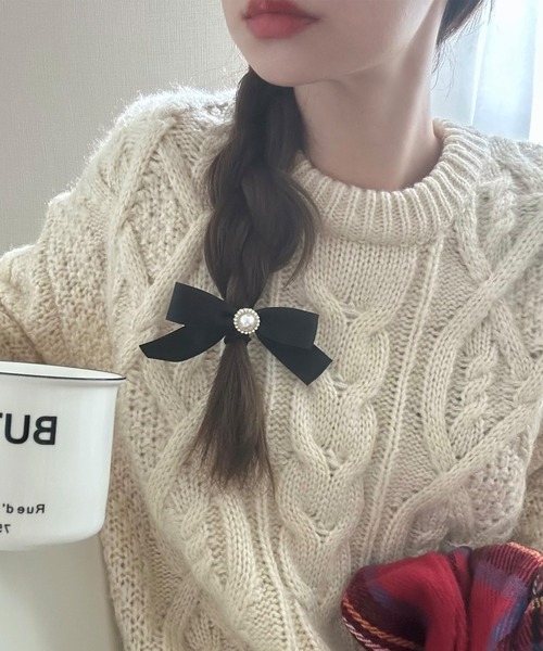 LAUIR(ラウアー)の「アンティークパールリボンヘアゴム(ヘアゴム・レディース・ブラック・FREE)」の2枚目の写真