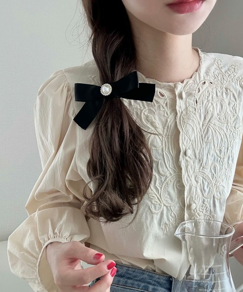 LAUIR(ラウアー)の「アンティークパールリボンヘアゴム(ヘアゴム・レディース・ブラック・FREE)」の3枚目の写真