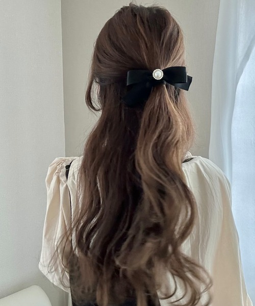 LAUIR(ラウアー)の「アンティークパールリボンヘアゴム(ヘアゴム・レディース・ブラック・FREE)」の4枚目の写真