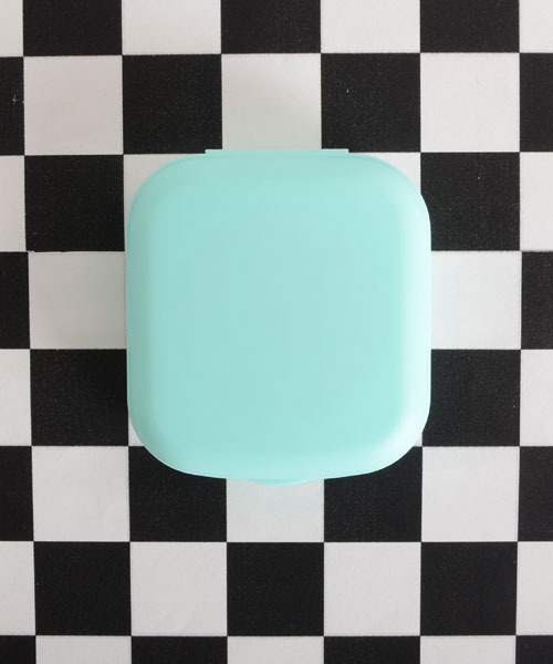 TONE SELECT GOODS(トーンセレクトグッズ)の「【float】コンパクト 無地 キャンディーカラー コンタクトケース/カラコンケース(その他ビューティーグッズ・レディース・オレンジ/パープル/ブルー/ピンク/イエロー/ミント/ブラック・FREE)」の1枚目の写真