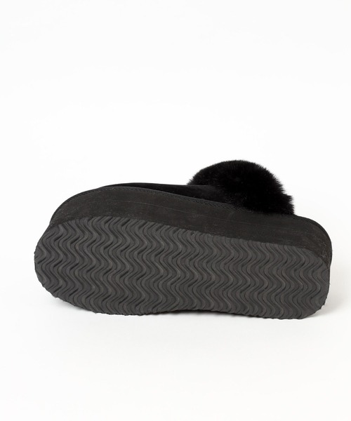 FOREVER 21（フォーエバー トゥエンティーワン）の「厚底フェイクファーシューズ（スリッポン・レディース・ベージュ/ブラック・SMALL/MEDIUM/LARGE）」の21枚目の写真