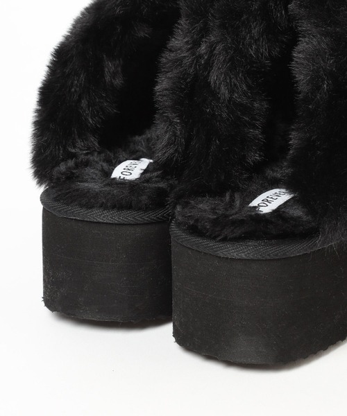 FOREVER 21（フォーエバー トゥエンティーワン）の「厚底フェイクファーシューズ（スリッポン・レディース・ベージュ/ブラック・SMALL/MEDIUM/LARGE）」の8枚目の写真