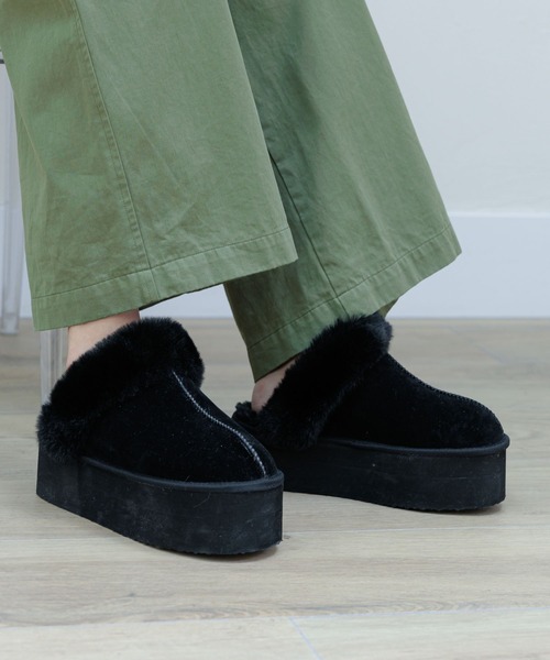 FOREVER 21（フォーエバー トゥエンティーワン）の「厚底フェイクファーシューズ（スリッポン・レディース・ベージュ/ブラック・SMALL/MEDIUM/LARGE）」の16枚目の写真