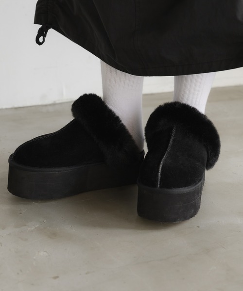 FOREVER 21（フォーエバー トゥエンティーワン）の「厚底フェイクファーシューズ（スリッポン・レディース・ベージュ/ブラック・SMALL/MEDIUM/LARGE）」の22枚目の写真