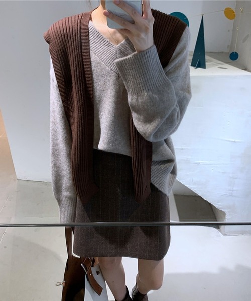 BLANC FICELLE(ブランフィセル)の「ルーズシルエット Vネックニット(ニット/セーター・レディース・グレー/ブルー/アイボリー/ブラック/ベージュ/ブラウン・FREE)」の16枚目の写真