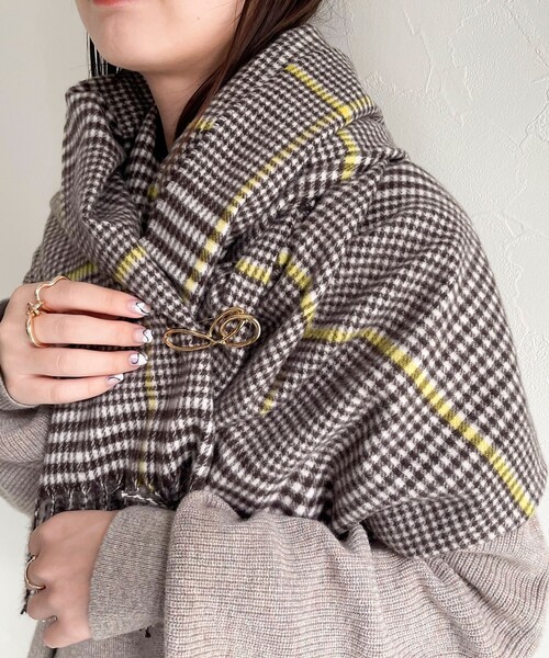 fredy emue（フレディエミュ）の「ソフトタッチチェックストール（ストール/ショール・レディース・ベージュ系その他/ホワイト系その他2/ブルー系その他・FREE）」の2枚目の写真