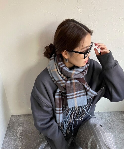 fredy emue（フレディエミュ）の「ソフトタッチチェックストール（ストール/ショール・レディース・ベージュ系その他/ホワイト系その他2/ブルー系その他・FREE）」の3枚目の写真