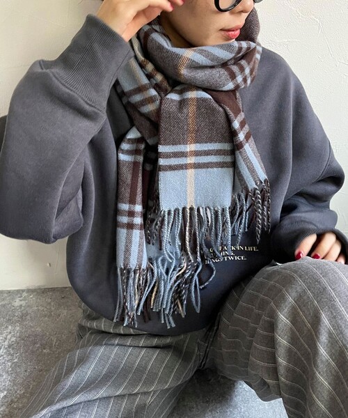 fredy emue（フレディエミュ）の「ソフトタッチチェックストール（ストール/ショール・レディース・ベージュ系その他/ホワイト系その他2/ブルー系その他・FREE）」の5枚目の写真