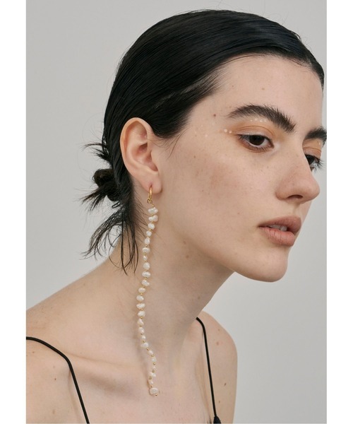 【金属アレルギー対応】Lily Pearl Asymmetry Earrings/リリーパールアシンメトリーイヤリング
