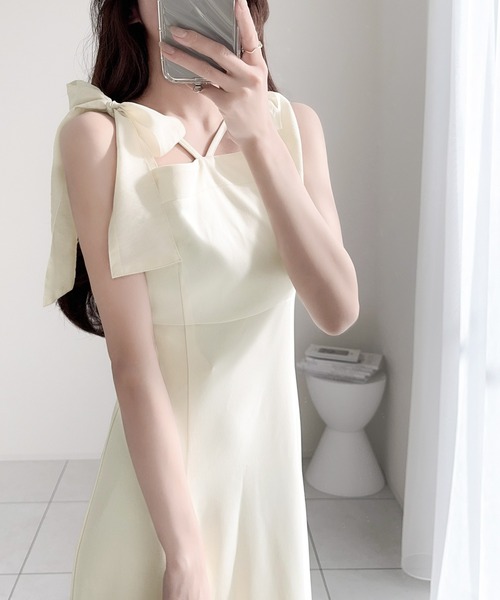 mily bilet（ミウィビレット）の「【mily bilet】揺れるリボンに釘付け！フレアラッフルシルエットリボン使いキャミワンピ（ワンピース・レディース・アイボリー/ブラック・SMALL/MEDIUM/LARGE/X-LARGE）」の16枚目の写真