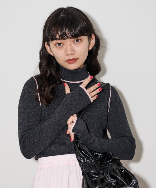 MERLOT（メルロー）の「配色タートルニット（ニット/セーター・レディース・ピンク/グリーン/ダークグレー/グレー・FREE）」の2枚目の写真