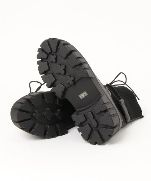 SPINNS（スピンズ）の「レースアップ 合皮ソックスブーツ（ブーツ・レディース・ブラック/ホワイト・L/M/LL）」の4枚目の写真