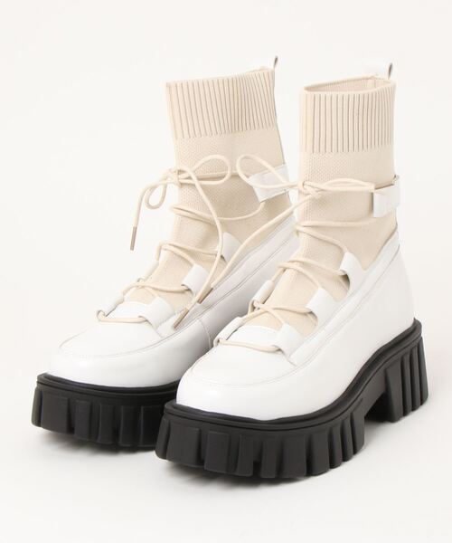SPINNS（スピンズ）の「レースアップ 合皮ソックスブーツ（ブーツ・レディース・ブラック/ホワイト・L/M/LL）」の10枚目の写真
