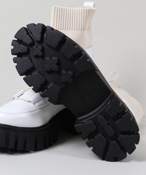 SPINNS（スピンズ）の「レースアップ 合皮ソックスブーツ（ブーツ・レディース・ブラック/ホワイト・L/M/LL）」の8枚目の写真